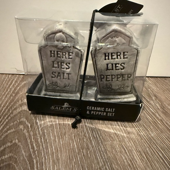 Salem St. Other - Salem St. Ceramic Salt & Pepper HeadStone Set- NWT
